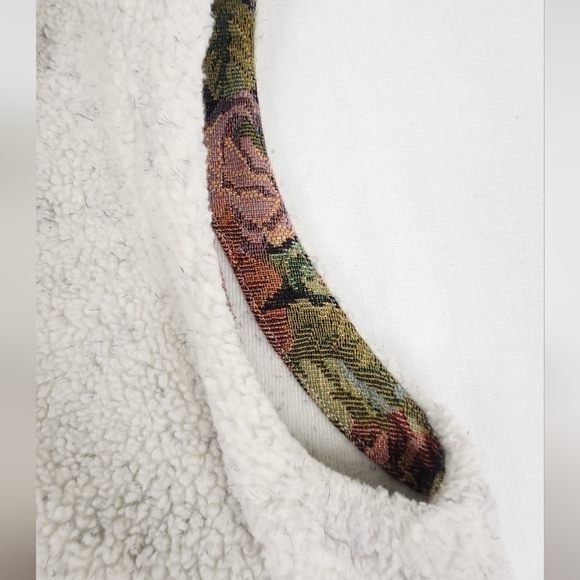 Orvis White & Grey Fuzzy Floral Lined Zip Up Vest. - Picture 4 of 7